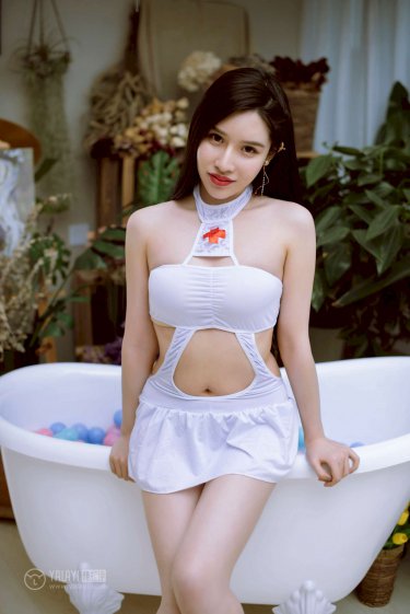 美女校花娇羞雪乳乱颤